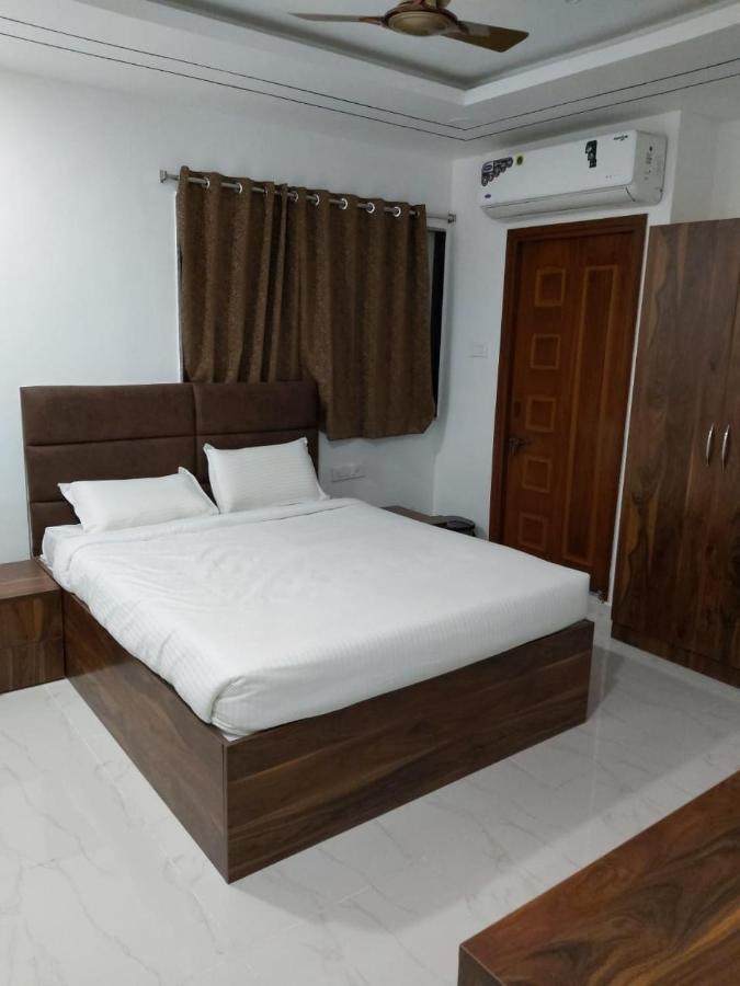 Hotel Sahasra Dla Warangal Esterno foto