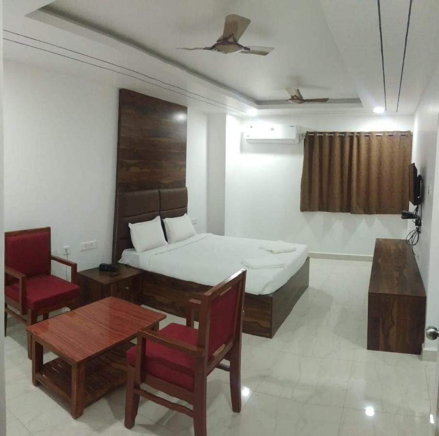 Hotel Sahasra Dla Warangal Esterno foto