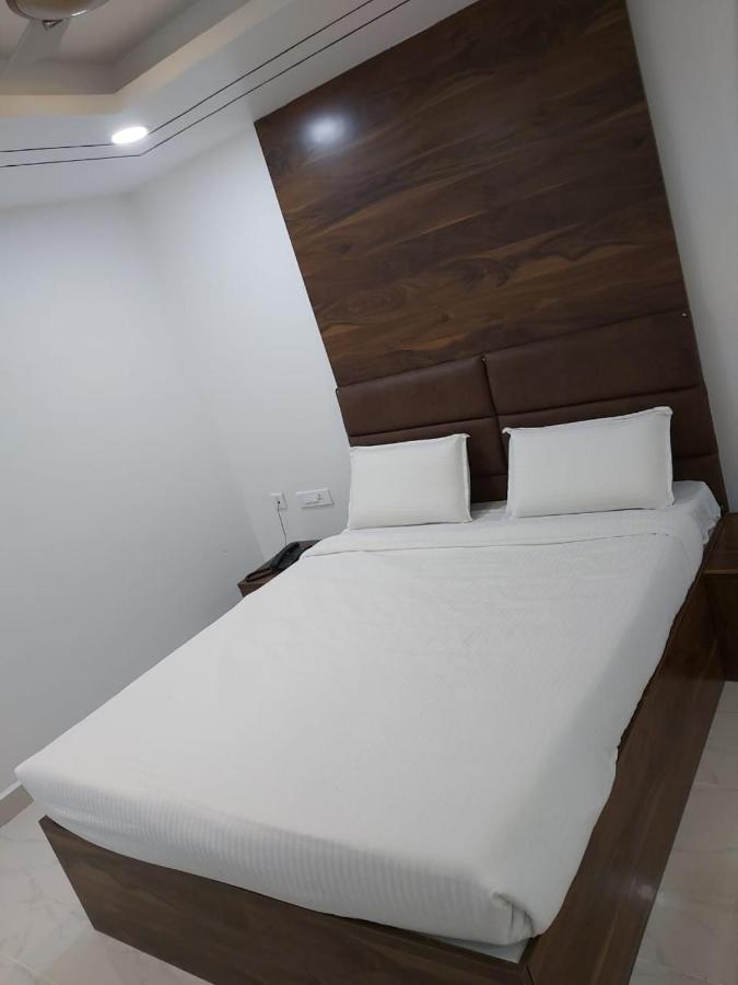 Hotel Sahasra Dla Warangal Esterno foto